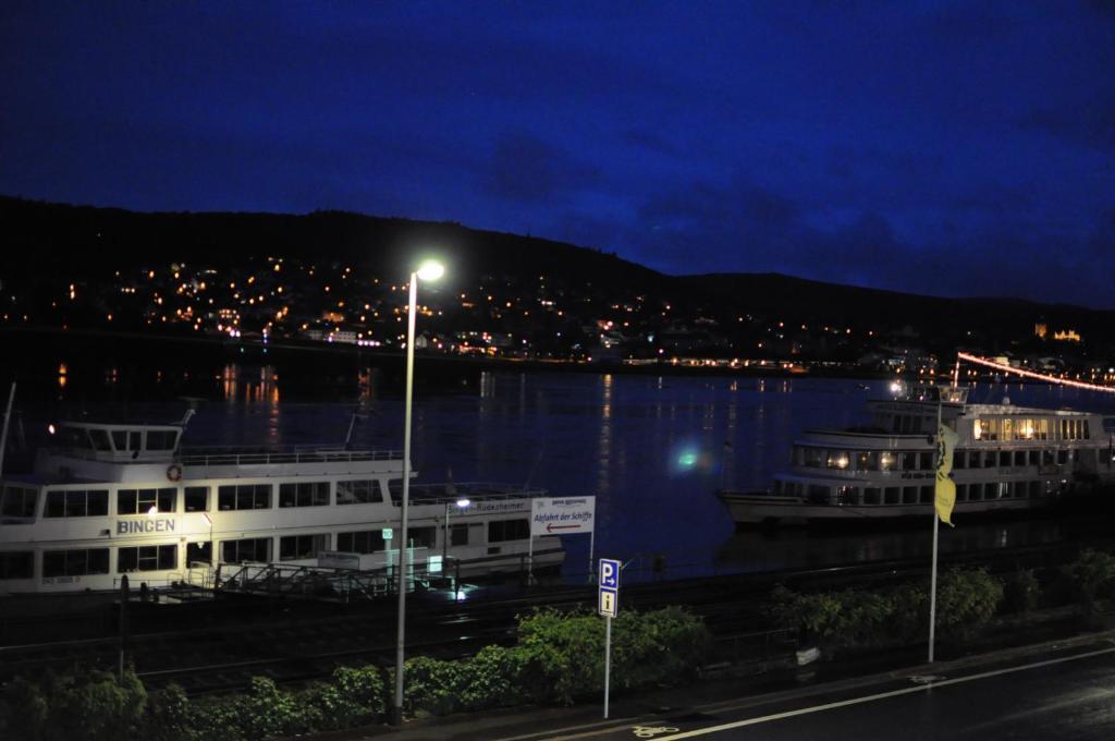 Hotel Krone Ruedesheim Rudesheim am Rhein Bagian luar foto