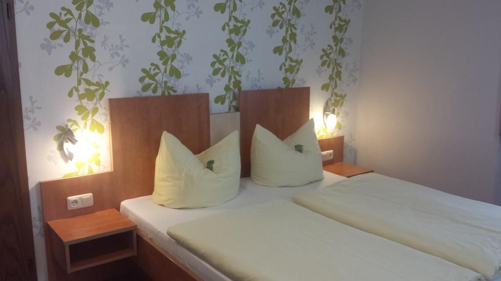 Hotel Krone Ruedesheim Rudesheim am Rhein Bagian luar foto