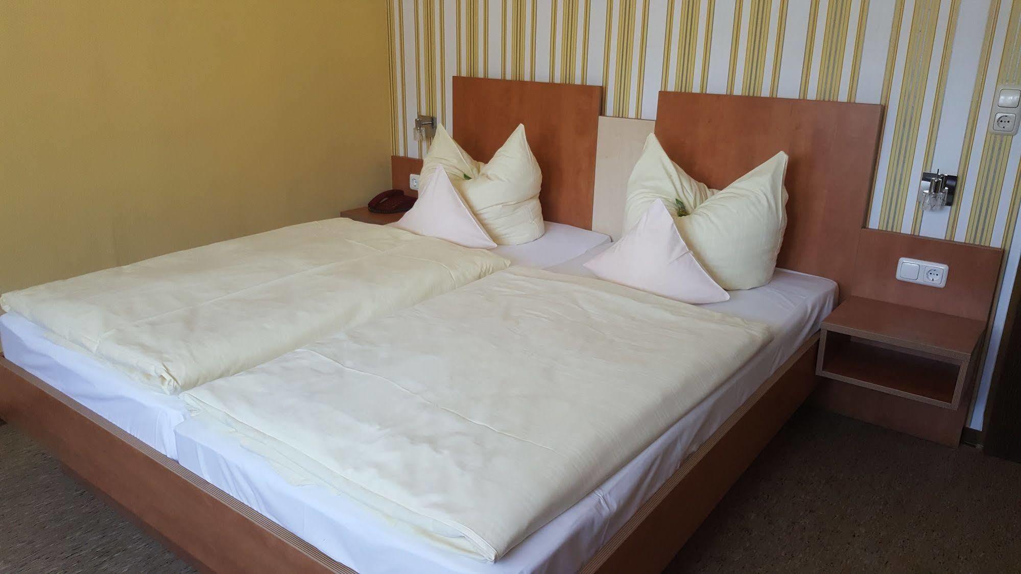 Hotel Krone Ruedesheim Rudesheim am Rhein Bagian luar foto